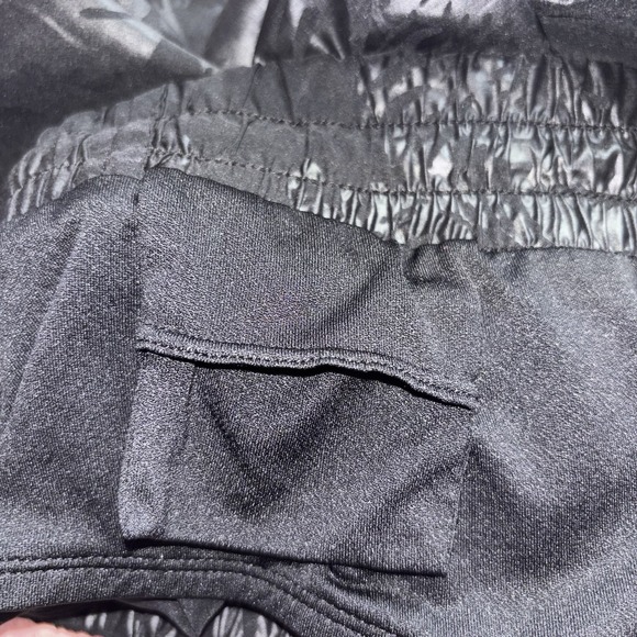 Athleta Women's Printed Running Shorts • Black Tropical Leaf • Size L - Picture 7 of 7